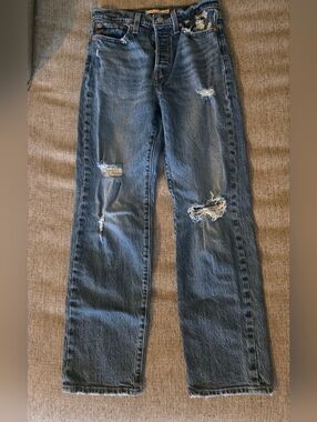 Levi's Wedgie Straight Distressed Jeans - Size 26